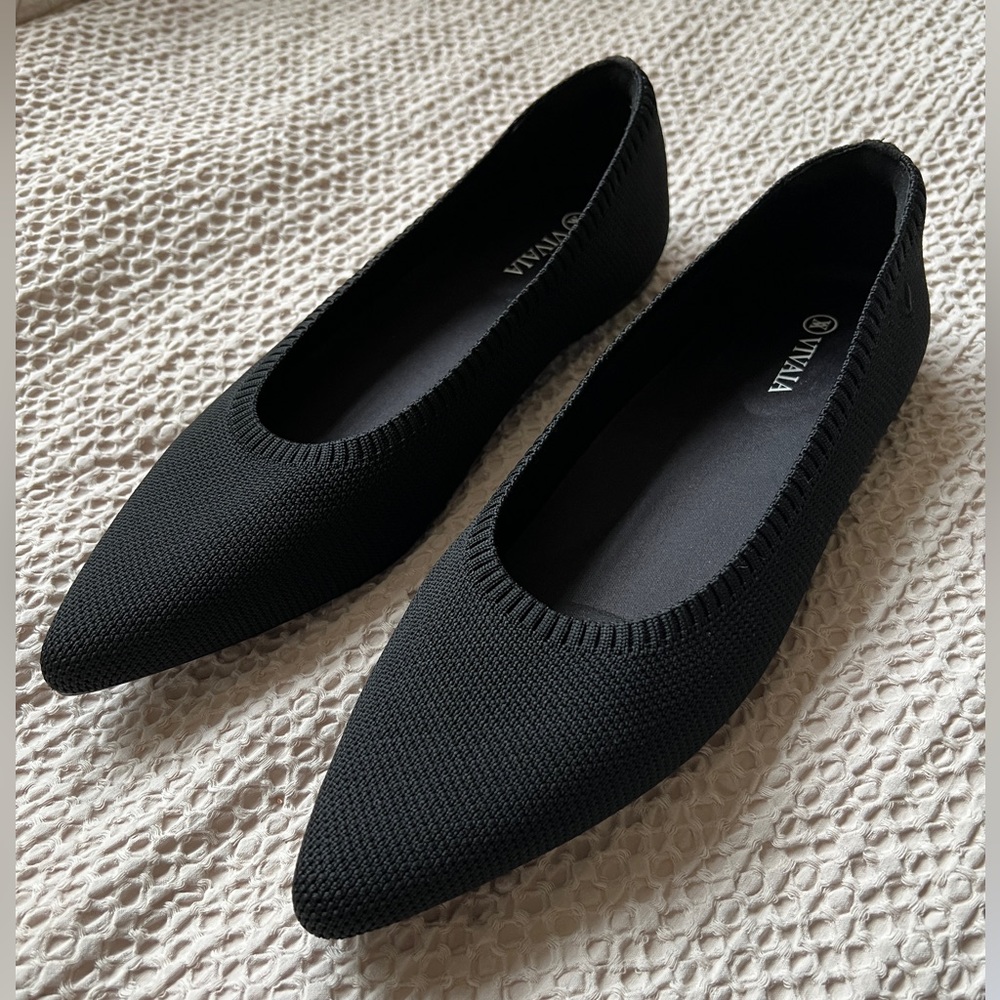 Viviaia Classic Pointed-Toe Ballet Flats (Aria 5°) - Size 9-9.5 - Black